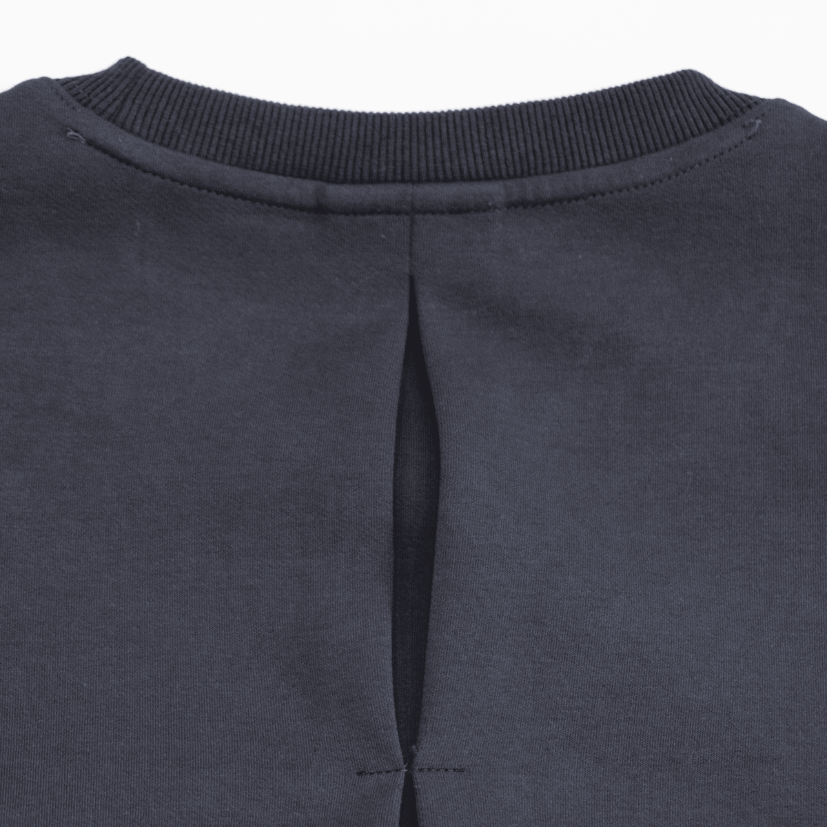VINTAGE BLACK PLEAT CREWNECK